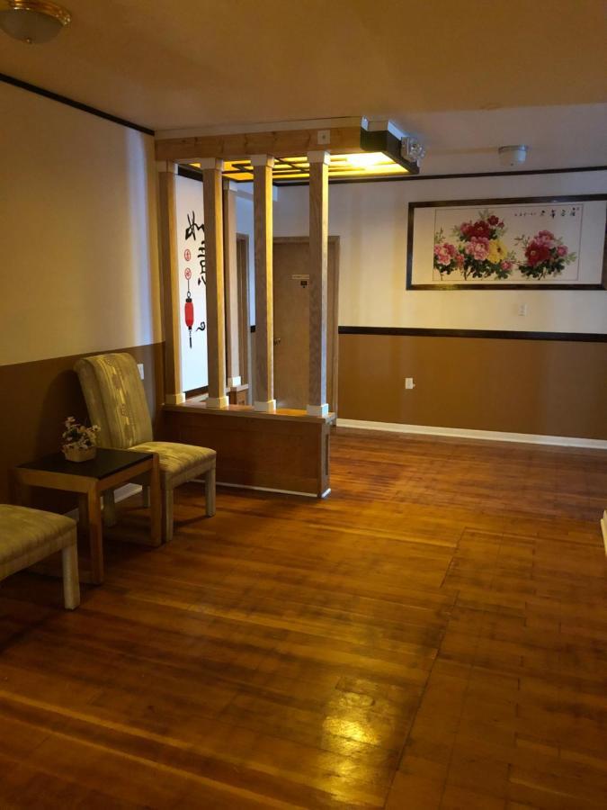 Gravelbourg Heritage Place Hotel מראה חיצוני תמונה