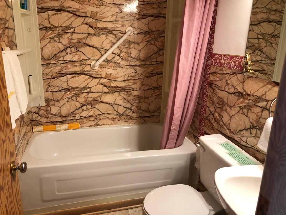 Gravelbourg Heritage Place Hotel מראה חיצוני תמונה